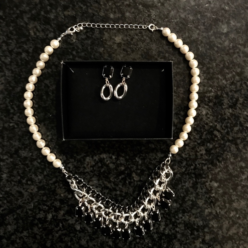 Faux pearl necklace & earring set black stone nib